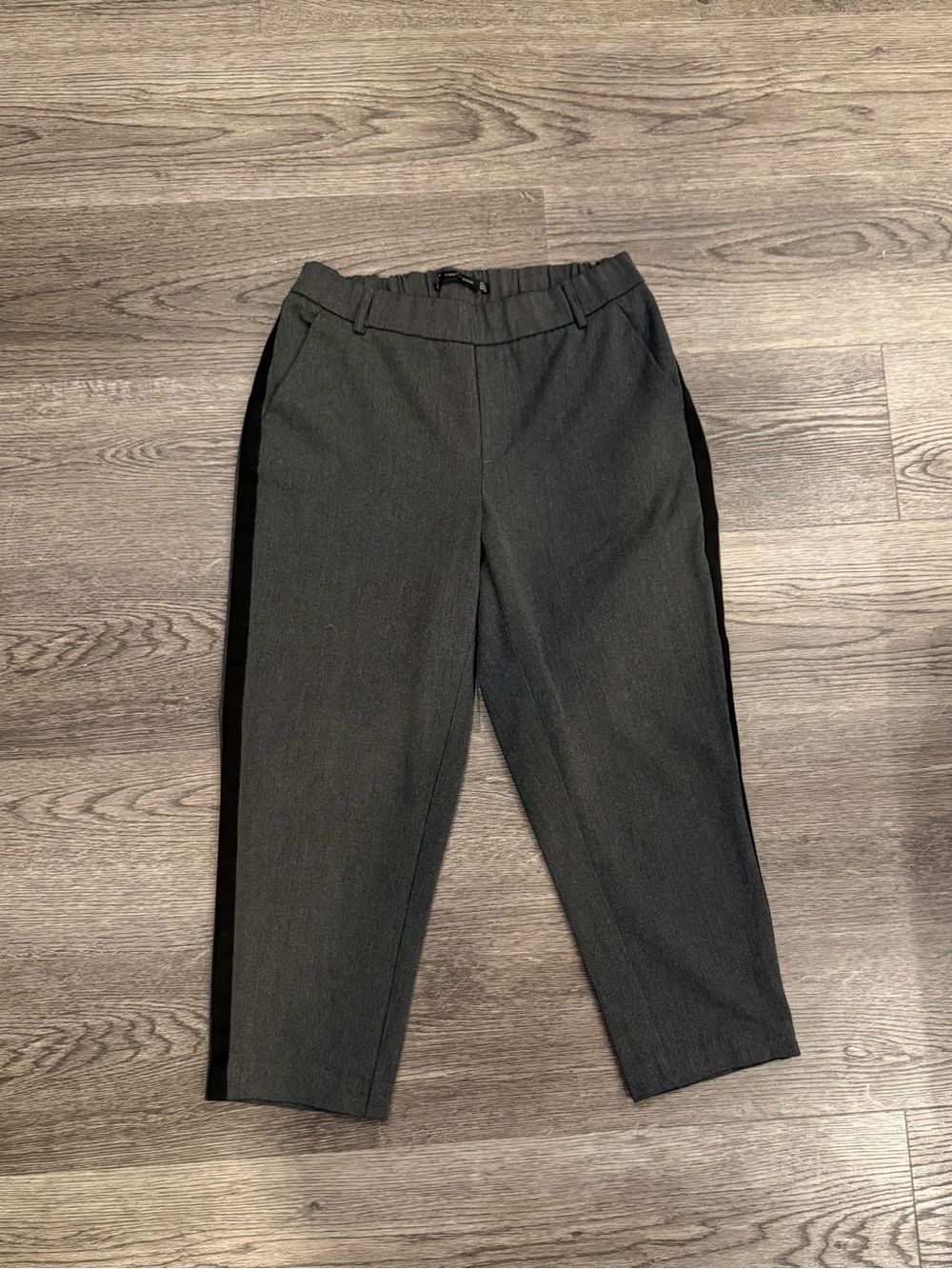 Ankle baggy trousers